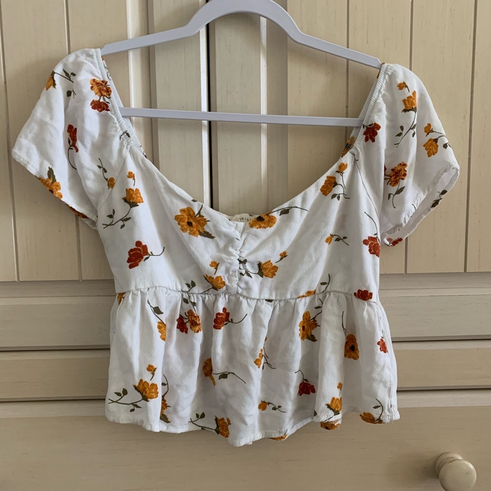 Pacaun LA hearts flowy cropped floral shirt